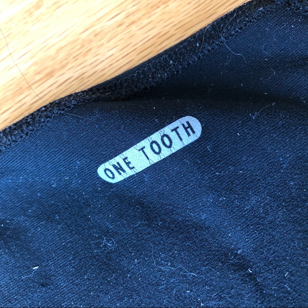 One Tooth Side Slit Capris - Picture 5 of 6